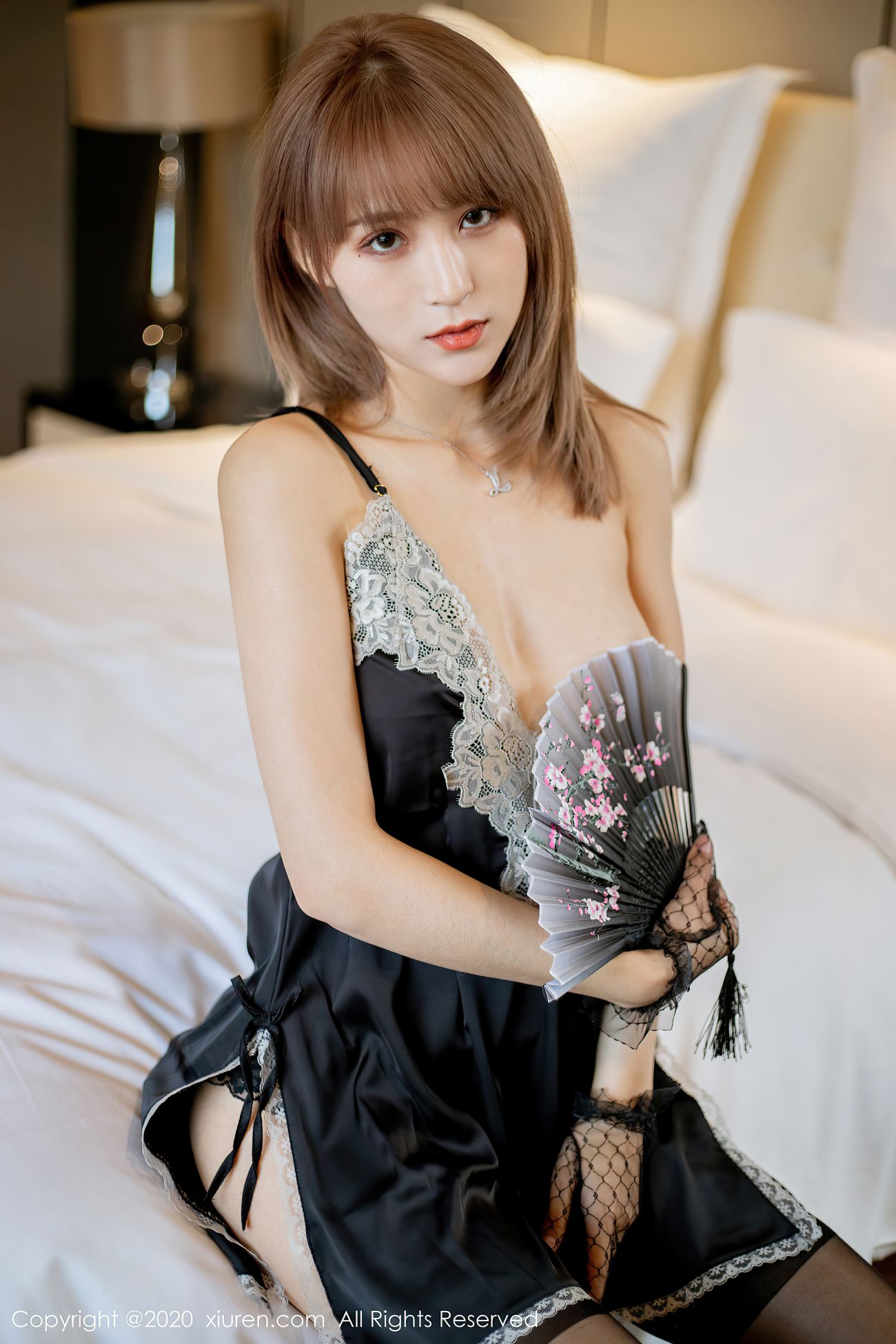 View - XIUREN秀人网 - XiuRen 美女模特 - model写真第No.2360期周慕汐fairy|柠檬皮